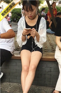 鲜嫩长腿黑色热裤年轻妹子[408M/MOV]